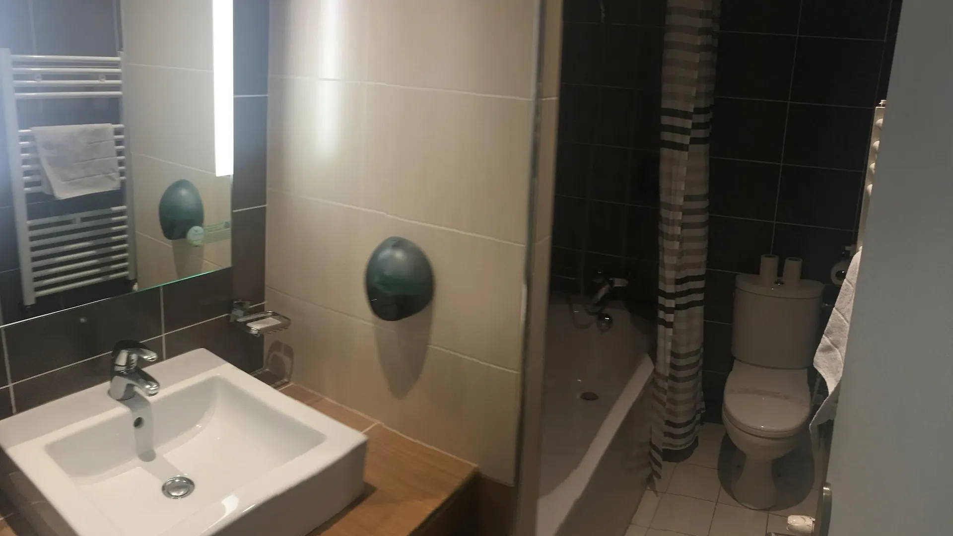 Ξενοδοχείο Cosmotel 3*