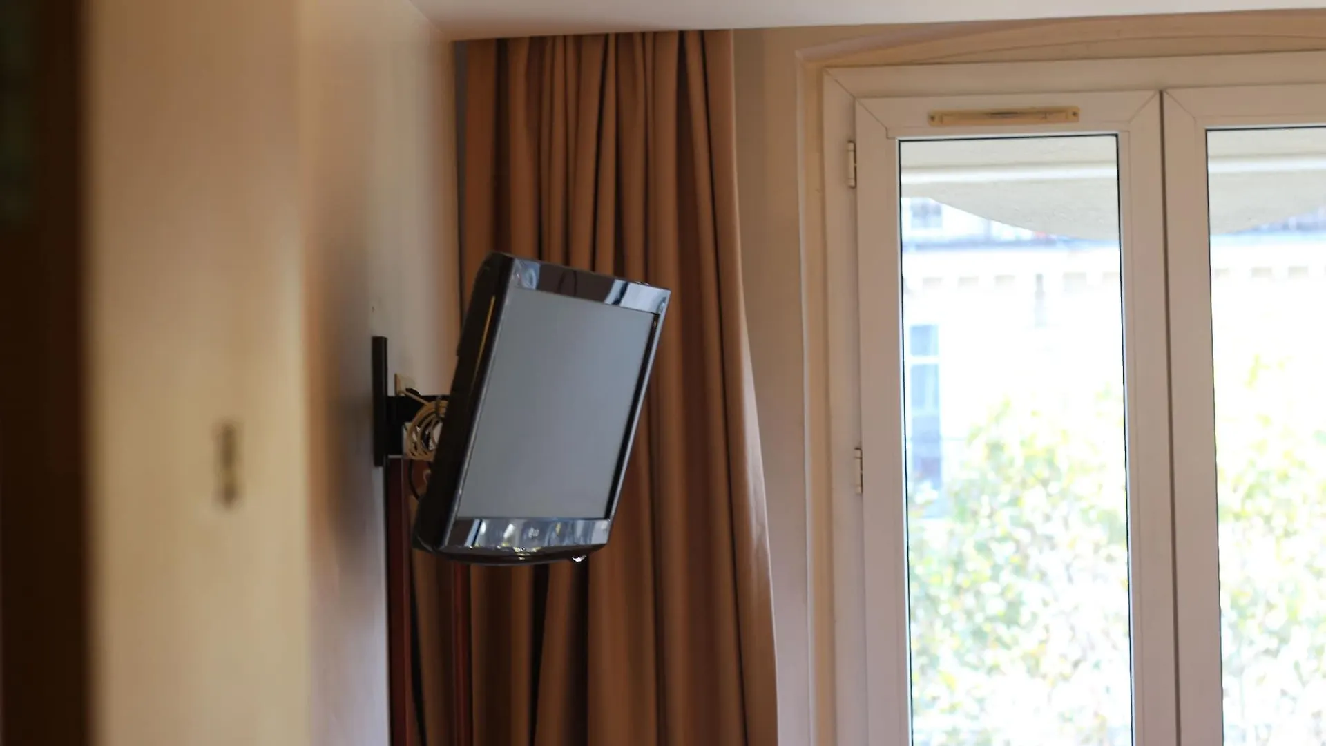 Cosmotel 3* Paris