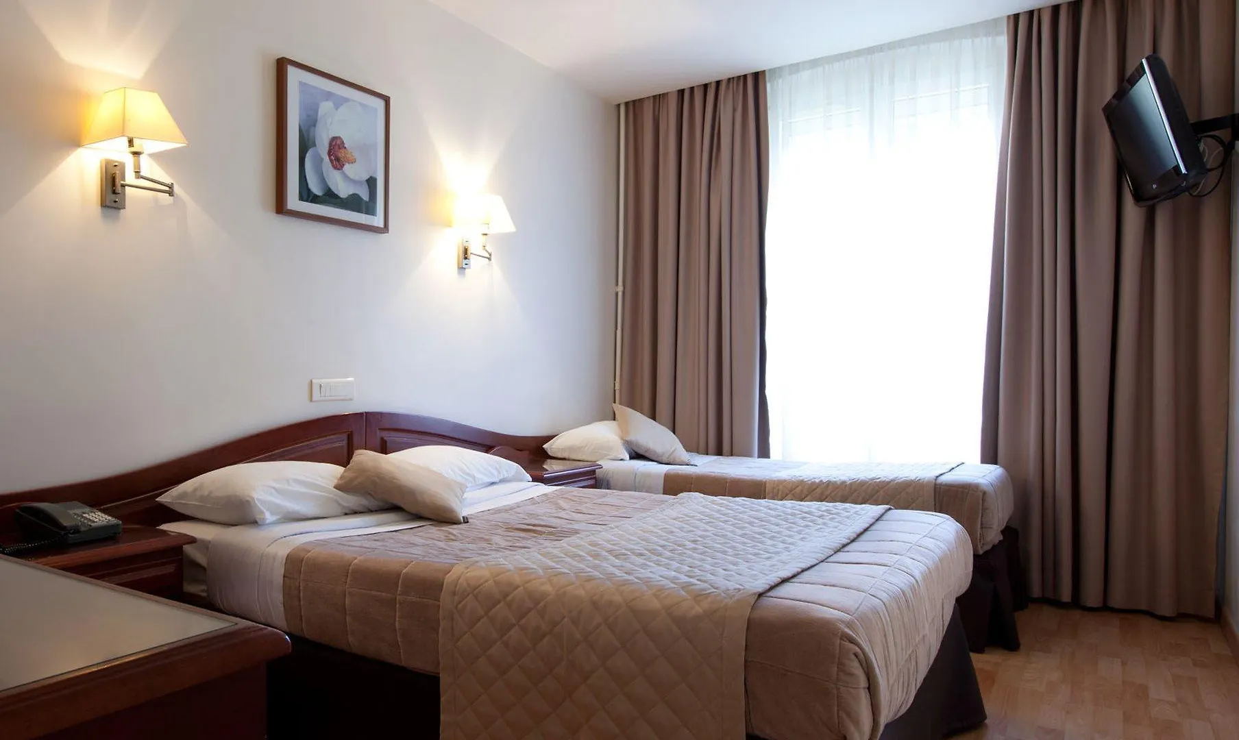 Cosmotel 3* Paris